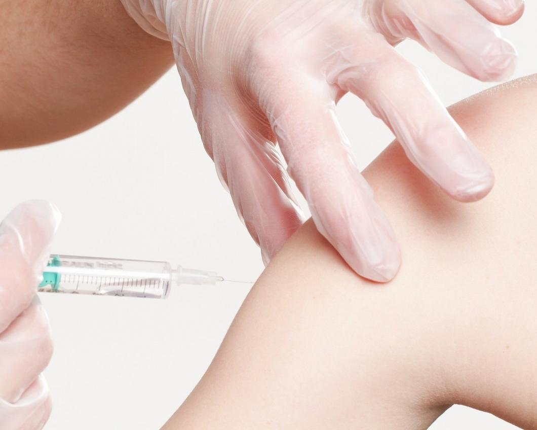 Corona vaccin moet betaalbaar en toegankelijk zijn