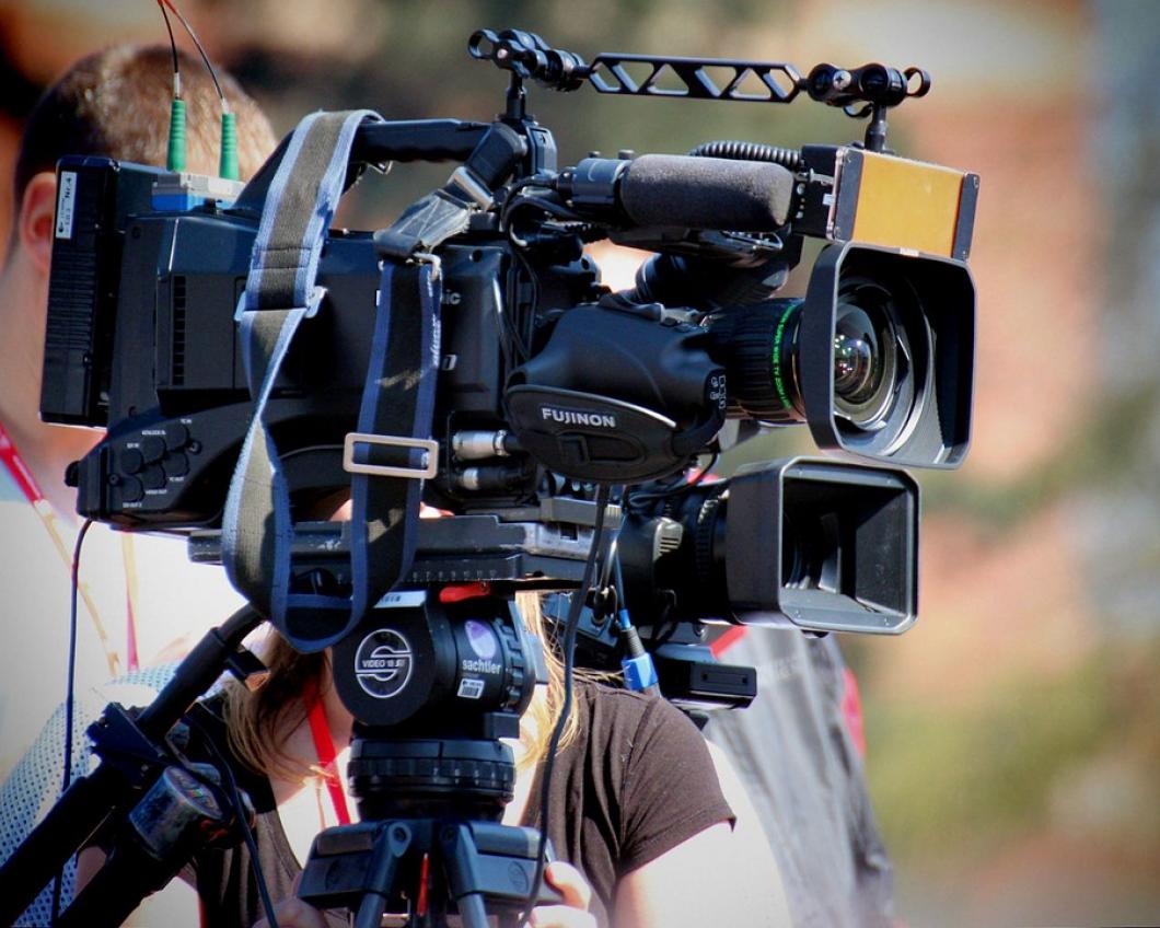 cinematographer-2808321_1280.jpg